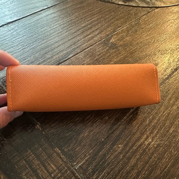 Tory Burch Orange Leather Sunglass Case - Picture 2 of 4